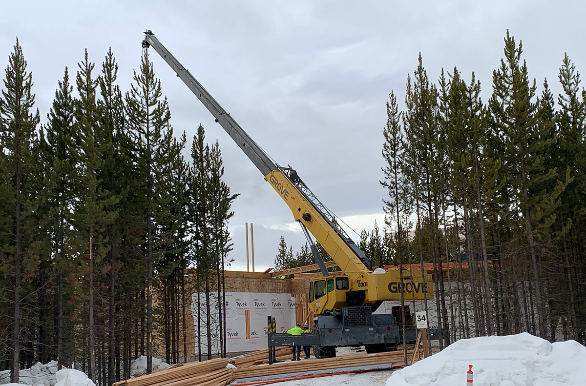 Grove RT 600 50-Ton Crane